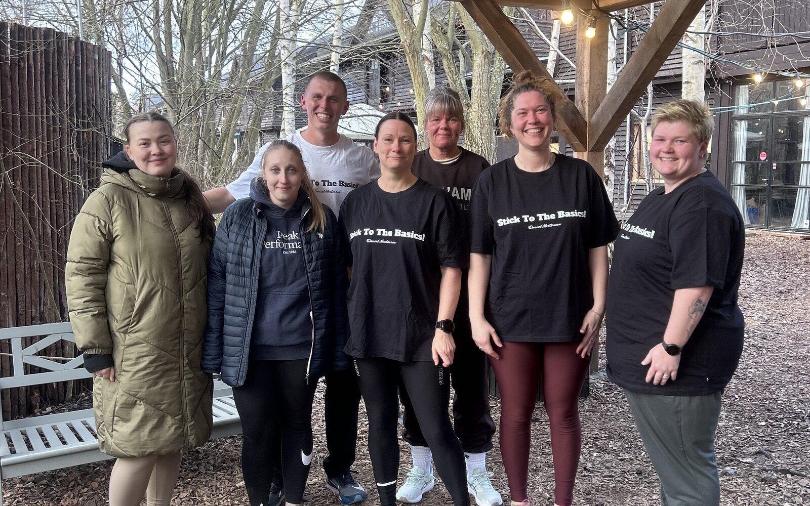 Daniel sammen med en gruppe klienter til en fælles træning